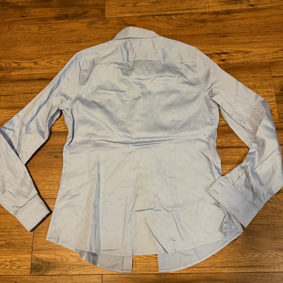 Banana Republic Light Blue Fitted Dress Shirt non iron women’s size 6 EUC - Picture 4 of 5